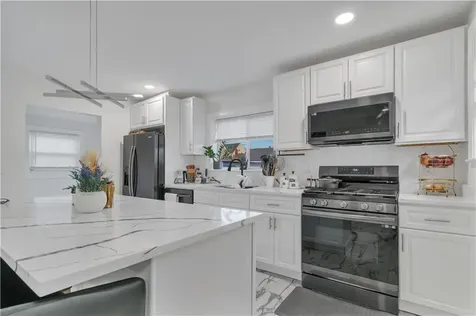 215 Kenyon Avenue Pawtucket RI 02861