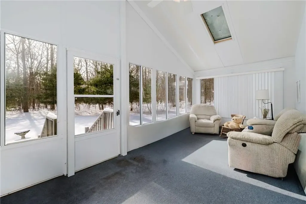 21 Nightingale Lane Tiverton RI 02878