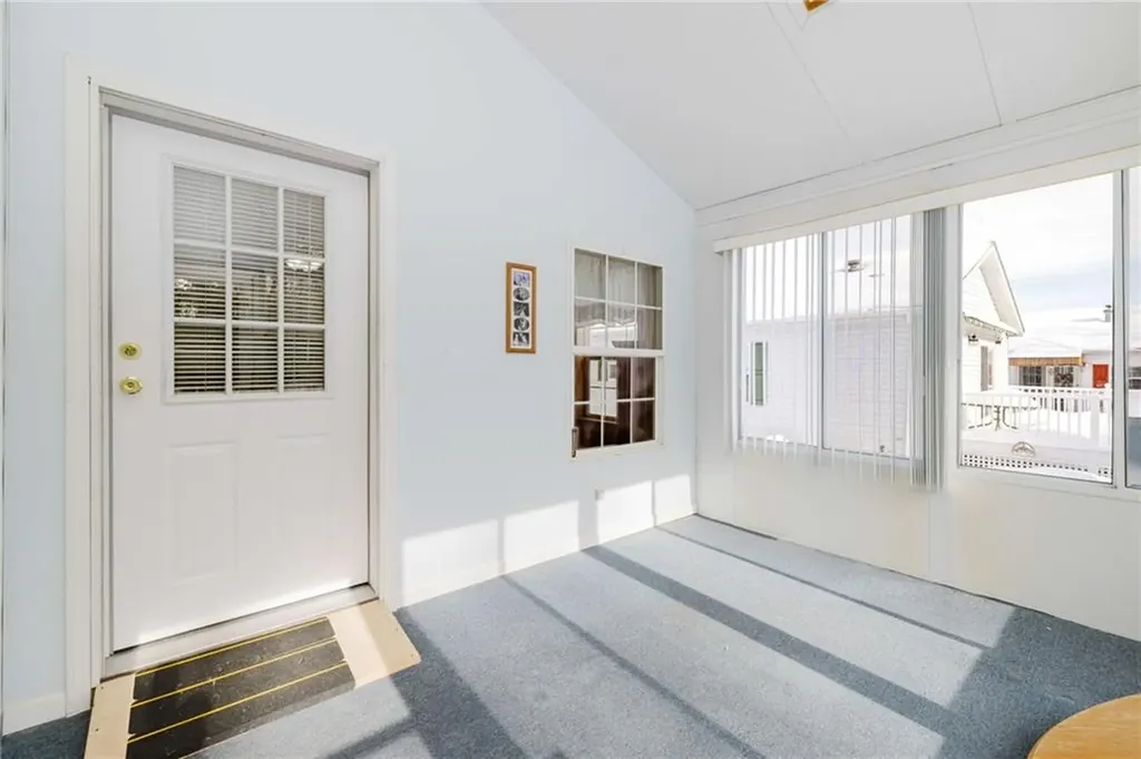 21 Nightingale Lane Tiverton RI 02878