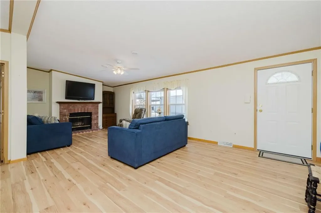 21 Nightingale Lane Tiverton RI 02878