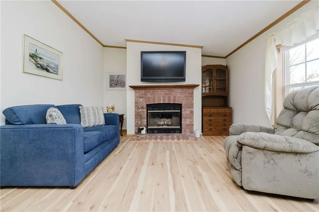 21 Nightingale Lane Tiverton RI 02878