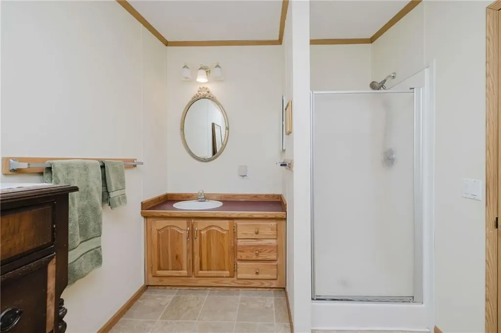 21 Nightingale Lane Tiverton RI 02878