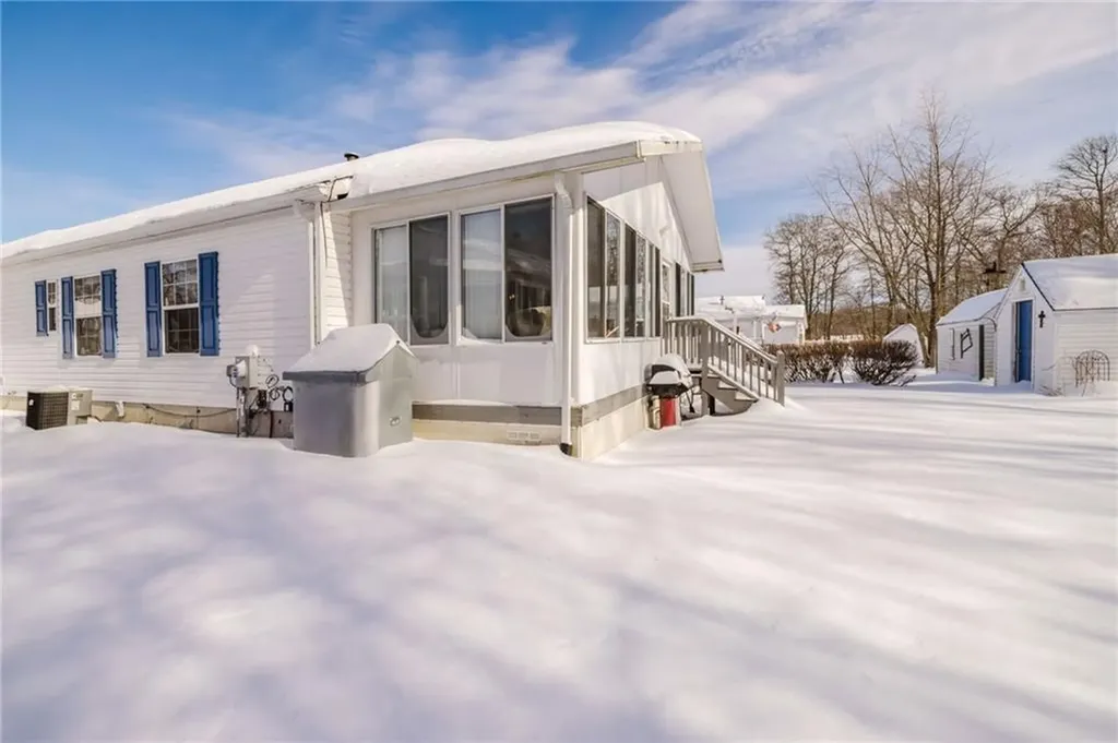 21 Nightingale Lane Tiverton RI 02878