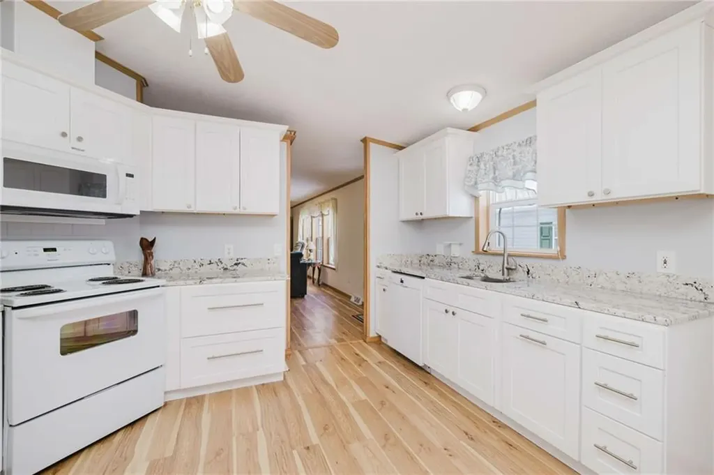 21 Nightingale Lane Tiverton RI 02878