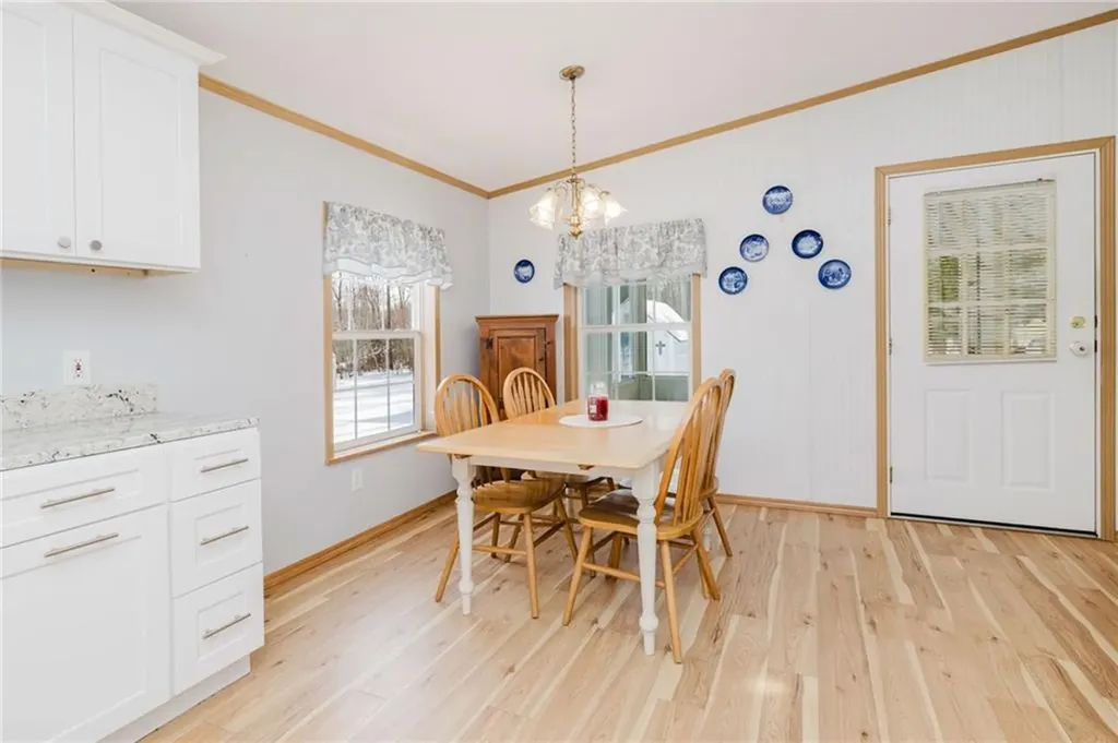 21 Nightingale Lane Tiverton RI 02878