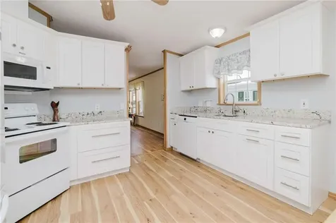 21 Nightingale Lane Tiverton RI 02878