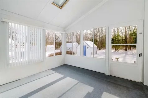 21 Nightingale Lane Tiverton RI 02878