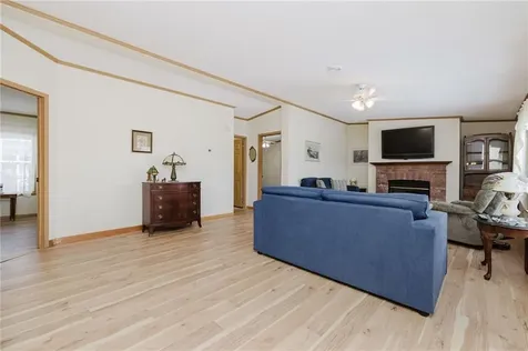 21 Nightingale Lane Tiverton RI 02878