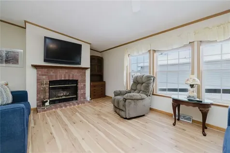 21 Nightingale Lane Tiverton RI 02878