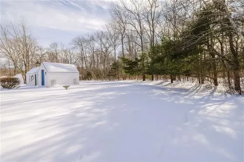 21 Nightingale Lane Tiverton RI 02878