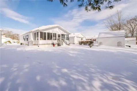 21 Nightingale Lane Tiverton RI 02878