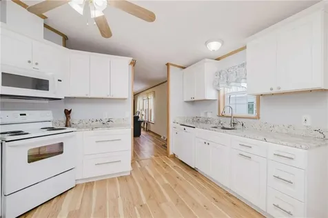 21 Nightingale Lane Tiverton RI 02878