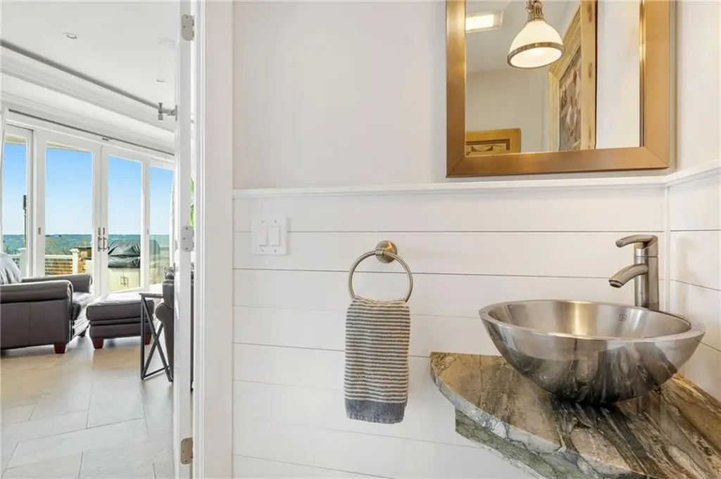 22 Shore Road Narragansett RI 02882