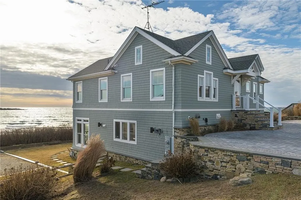 22 Shore Road Narragansett RI 02882