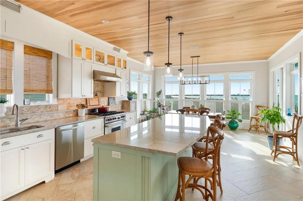 22 Shore Road Narragansett RI 02882