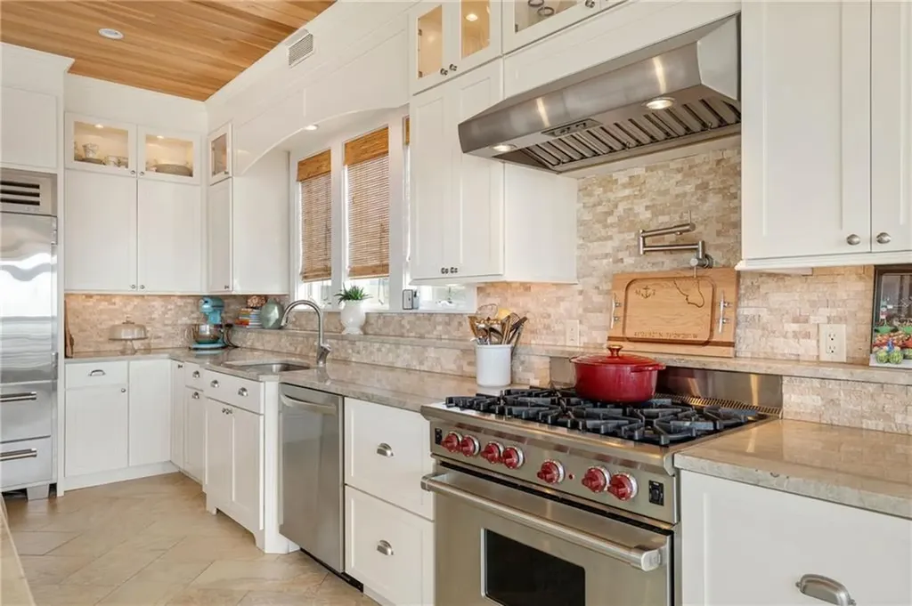 22 Shore Road Narragansett RI 02882