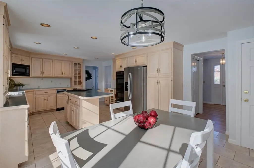 6 Contour Road Warwick RI 02886