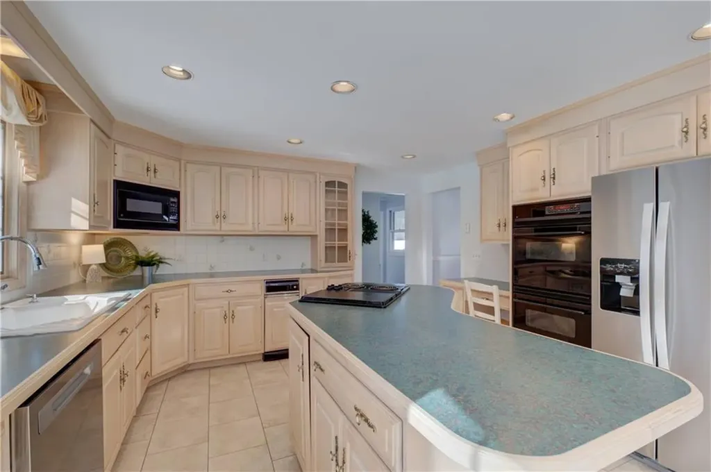 6 Contour Road Warwick RI 02886