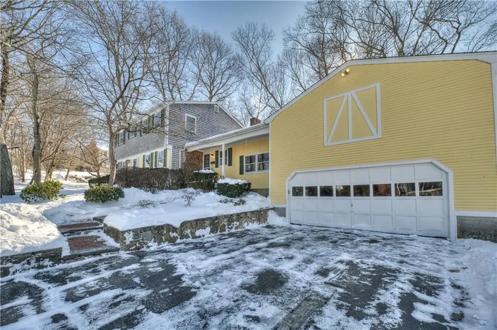 6 Contour Road Warwick RI 02886