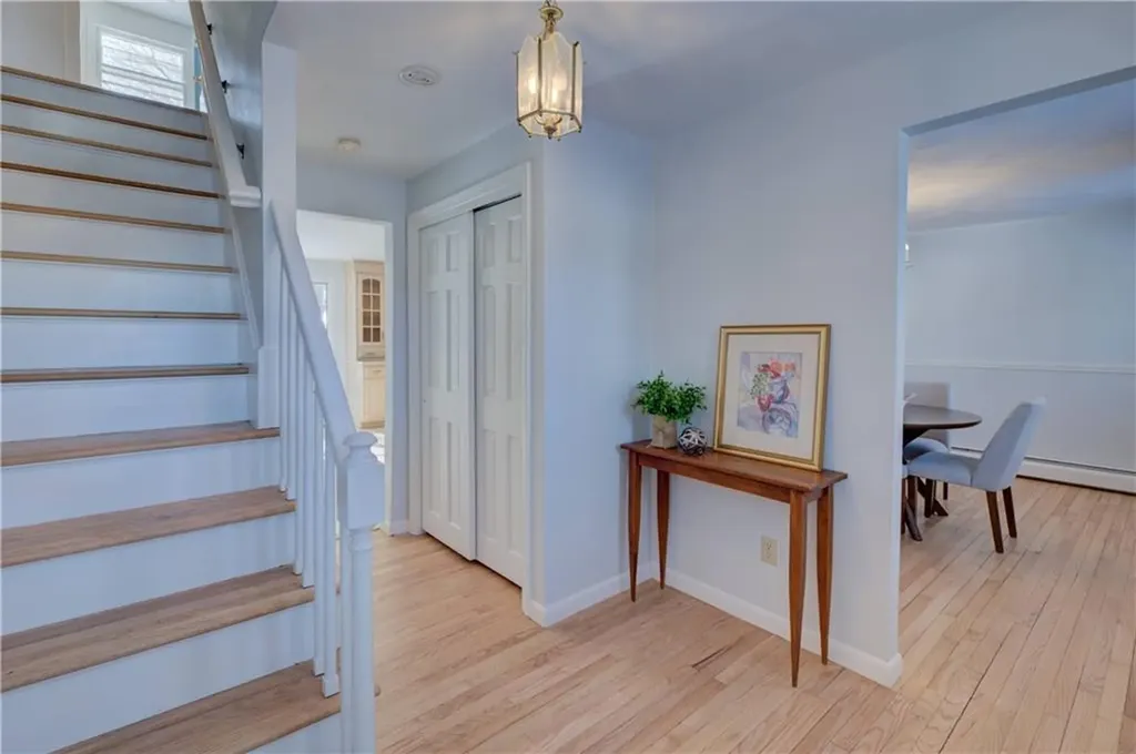 6 Contour Road Warwick RI 02886