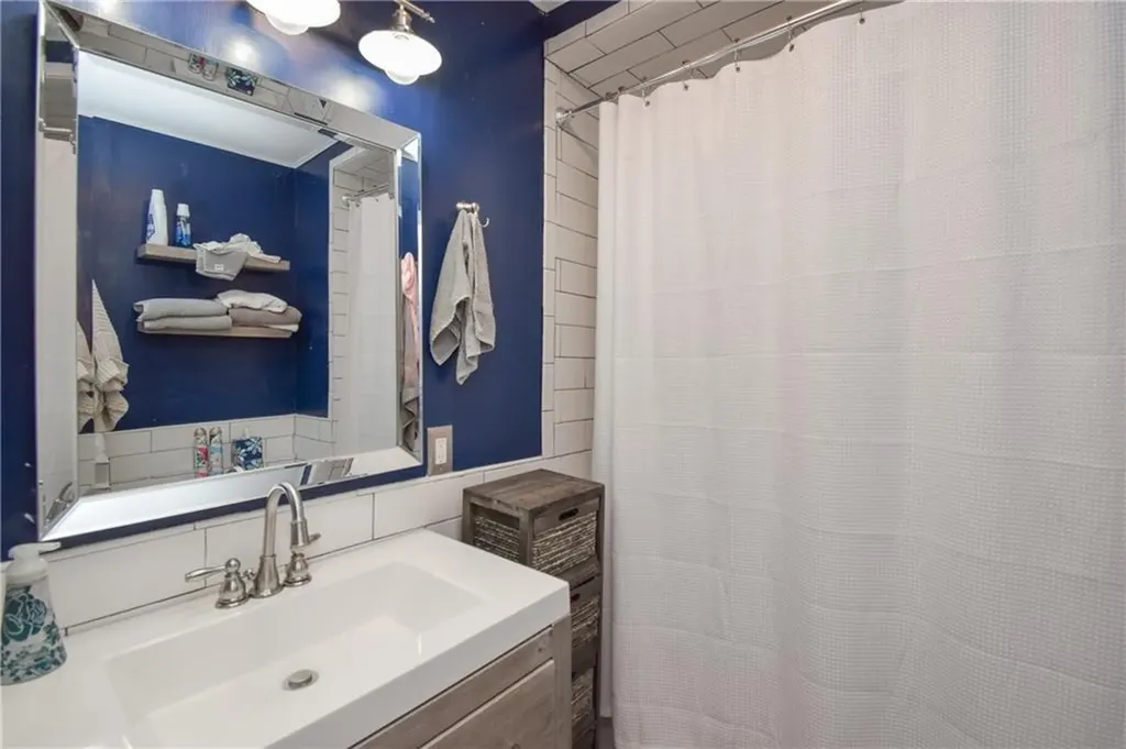 16 Vaughan Avenue Newport RI 02840