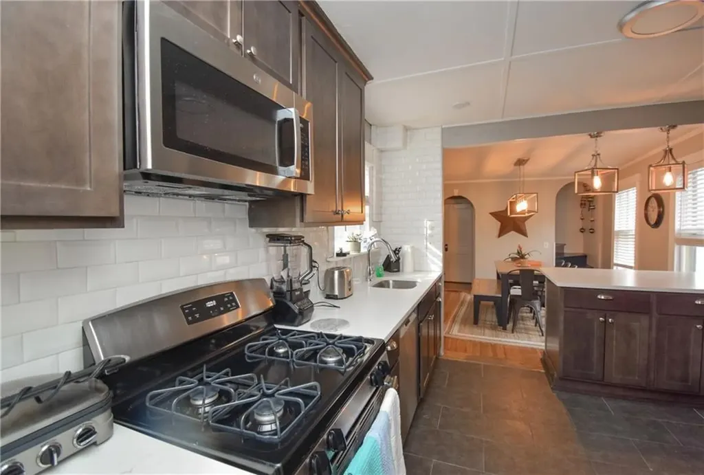 16 Vaughan Avenue Newport RI 02840