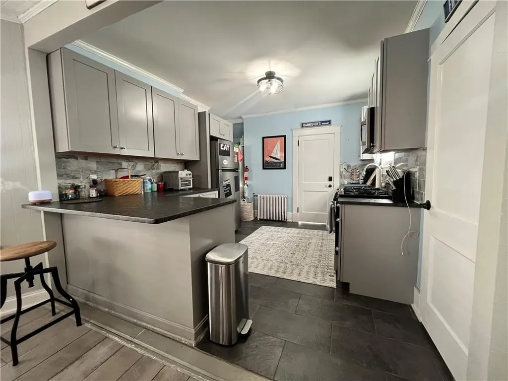 16 Vaughan Avenue Newport RI 02840