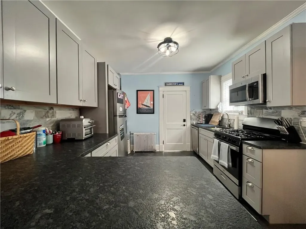 16 Vaughan Avenue Newport RI 02840
