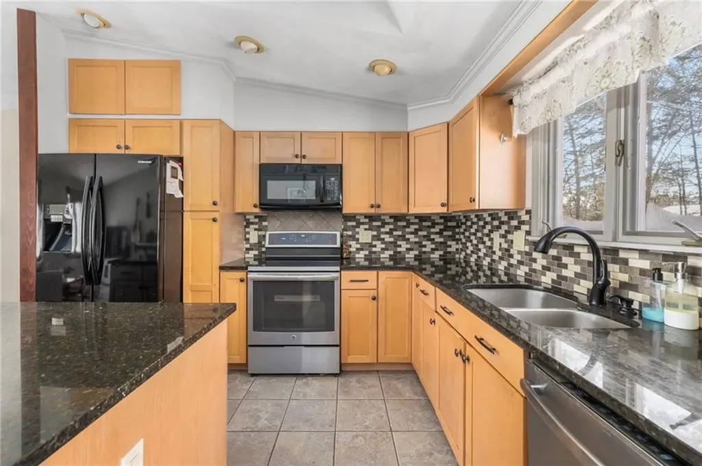 18 Orchard Avenue Smithfield RI 02828