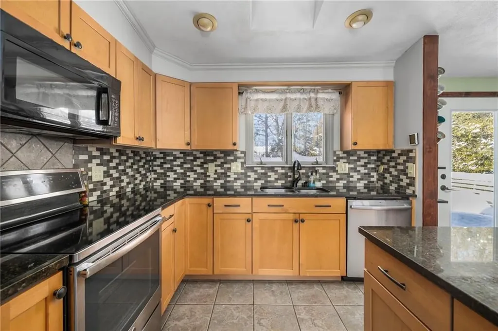 18 Orchard Avenue Smithfield RI 02828