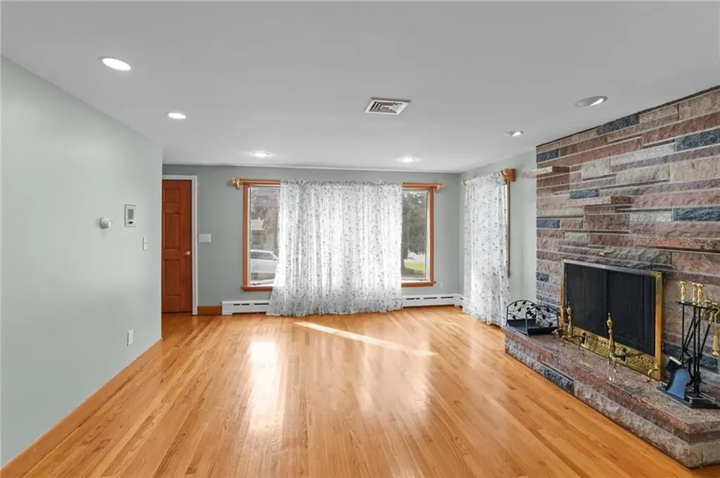 2 Oak Grove Boulevard North Providence RI 02911