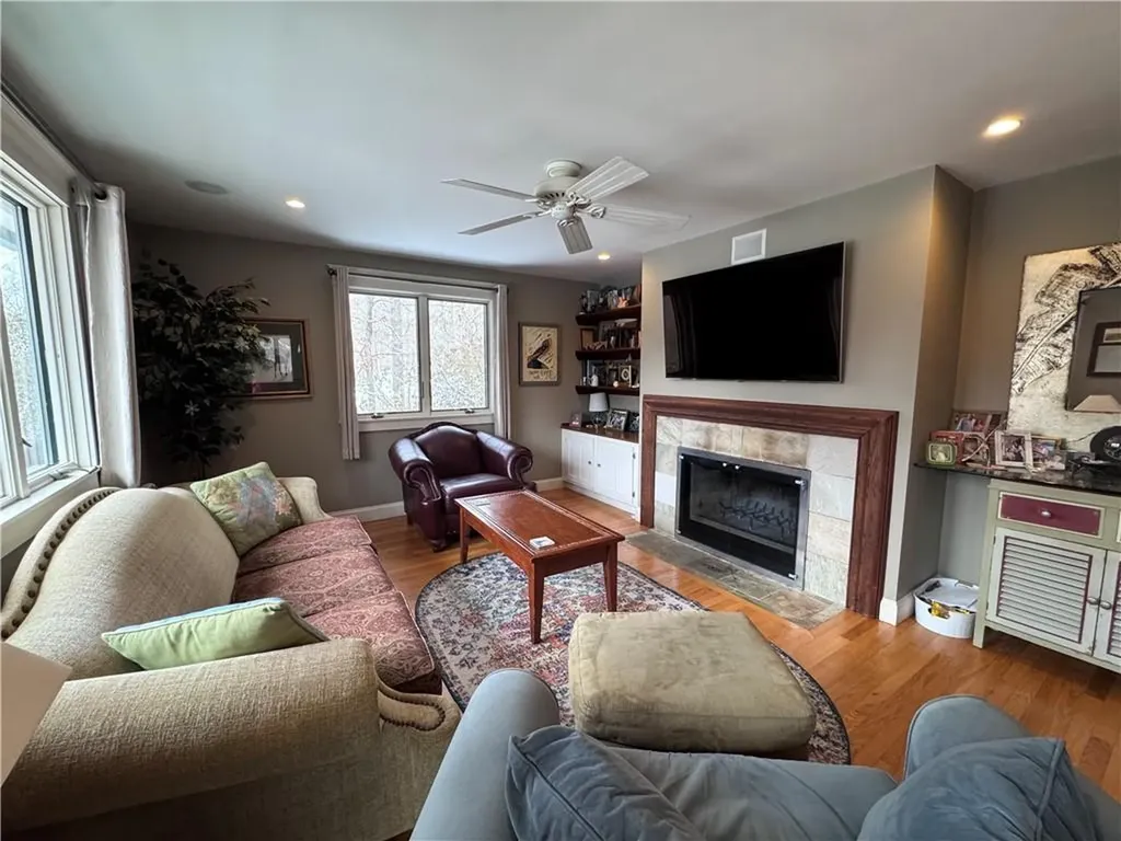 127 Preservation Way Tiverton RI 02878