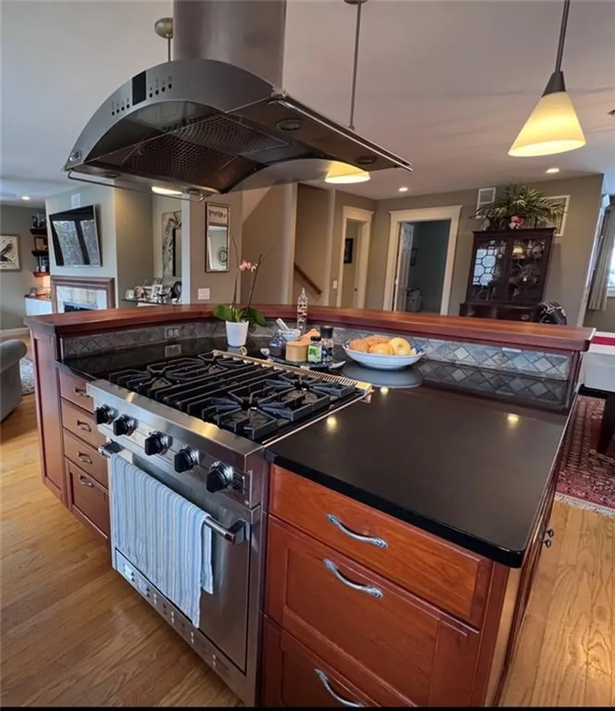 127 Preservation Way Tiverton RI 02878