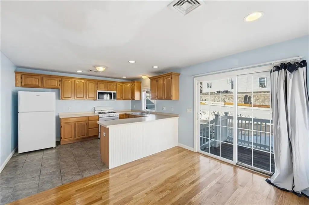 17 Grotto Avenue Pawtucket RI 02860