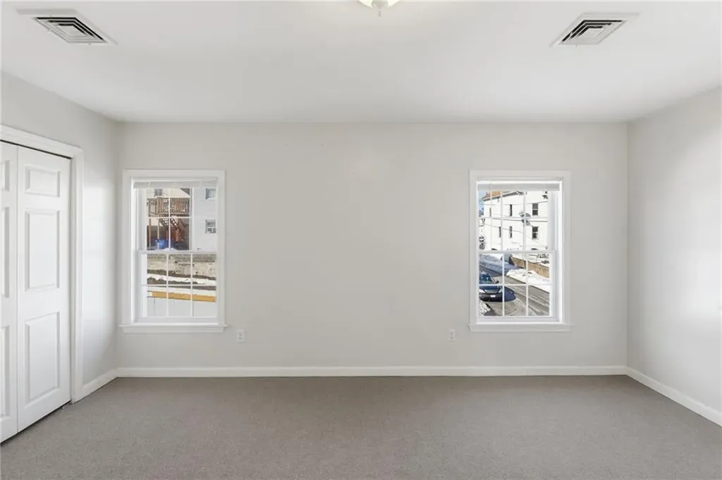 17 Grotto Avenue Pawtucket RI 02860