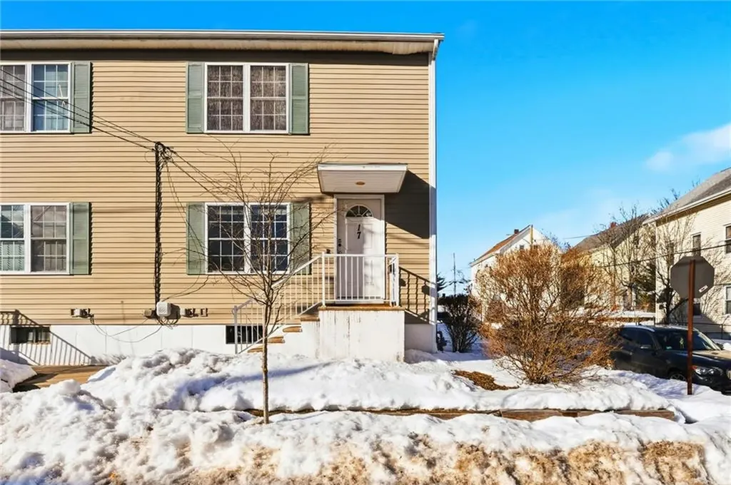 17 Grotto Avenue Pawtucket RI 02860