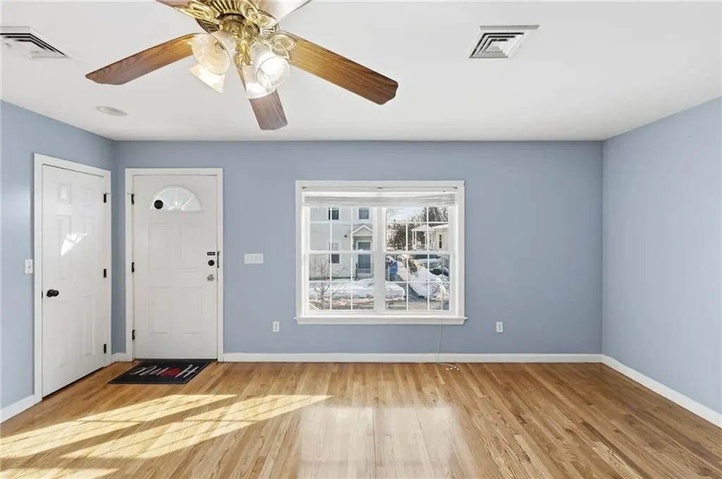 17 Grotto Avenue Pawtucket RI 02860