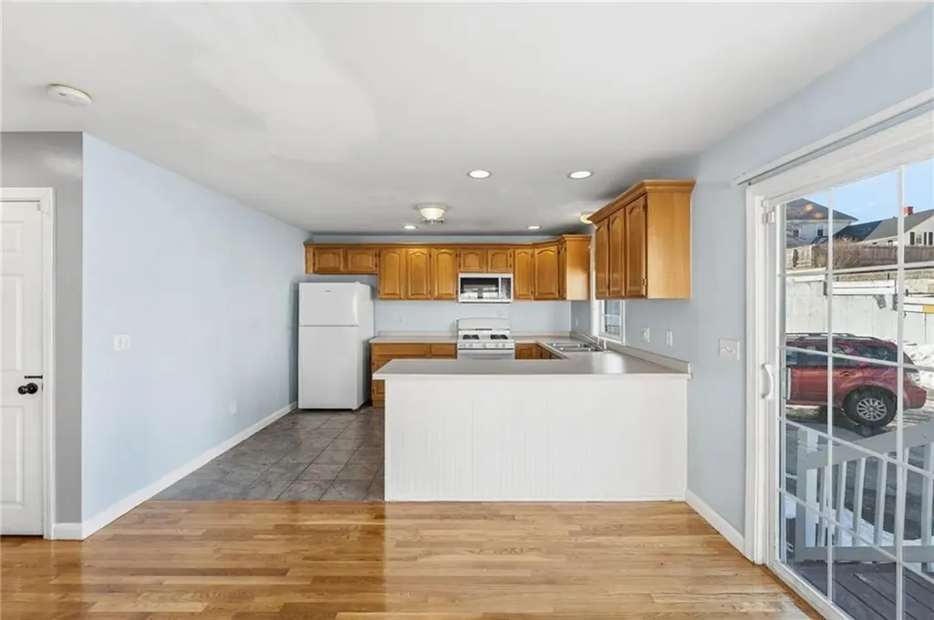 17 Grotto Avenue Pawtucket RI 02860