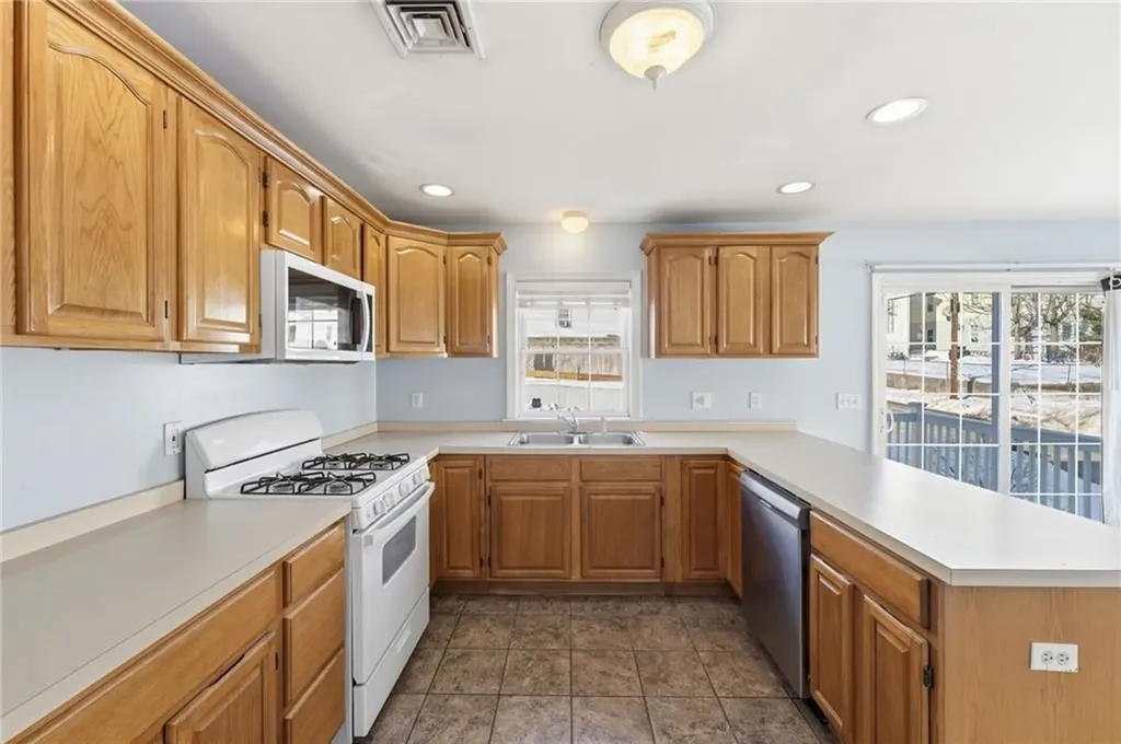 17 Grotto Avenue Pawtucket RI 02860