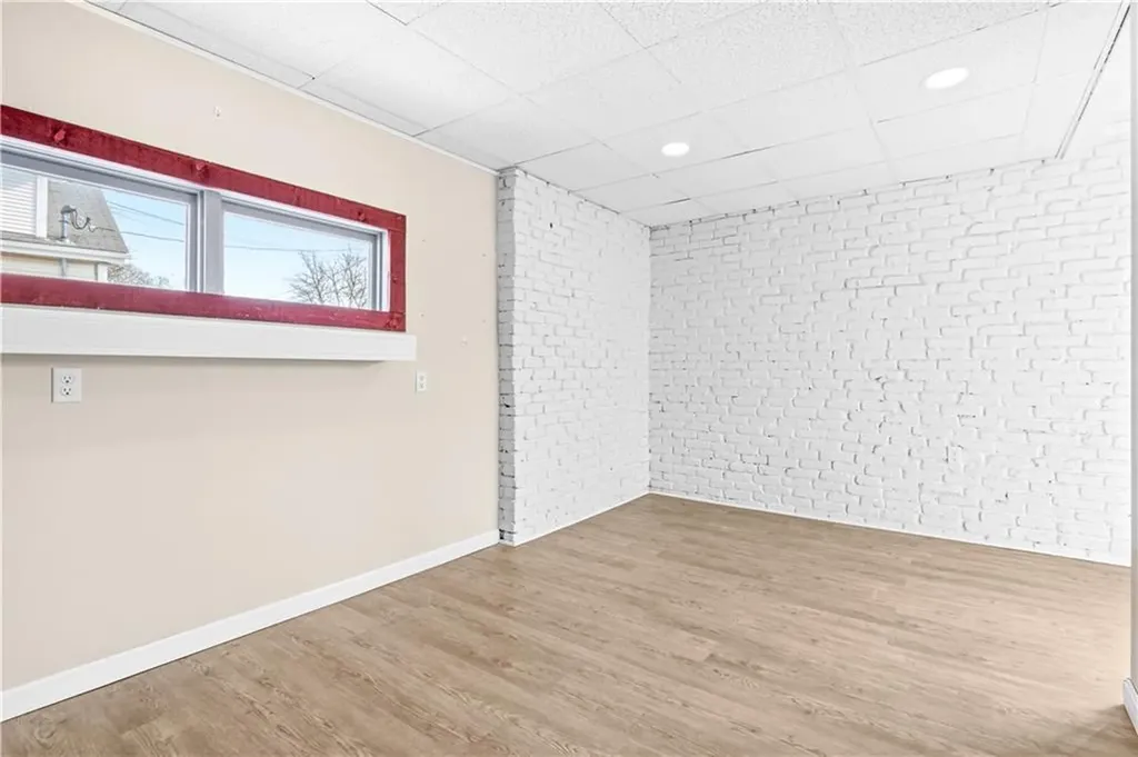 1692 Warwick Avenue Warwick RI 02889