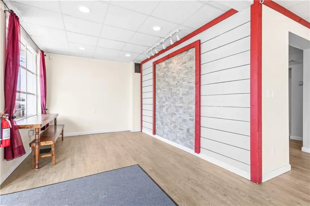 1692 Warwick Avenue Warwick RI 02889