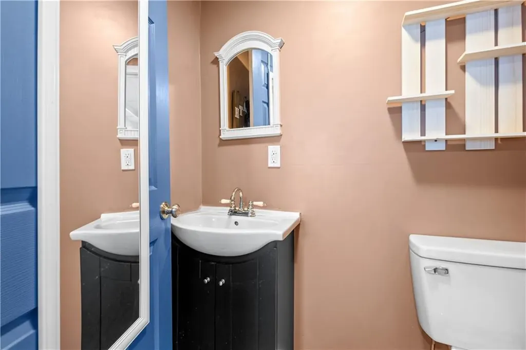 1692 Warwick Avenue Warwick RI 02889