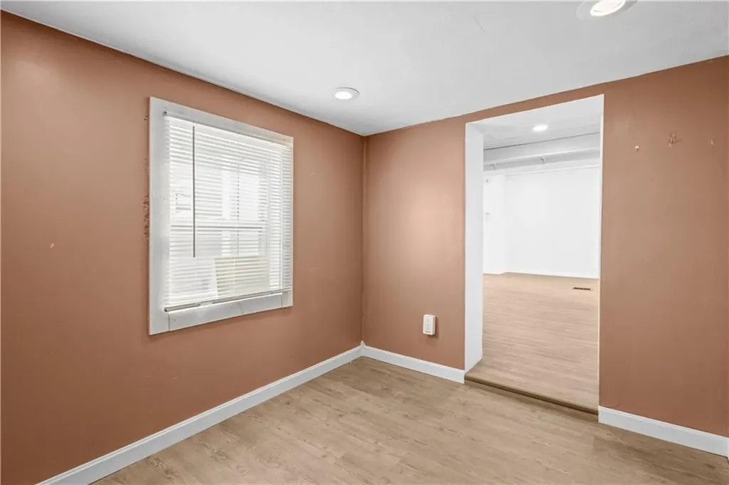 1692 Warwick Avenue Warwick RI 02889