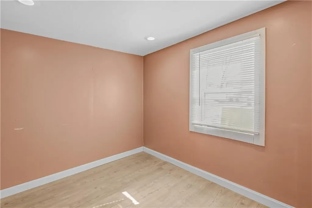 1692 Warwick Avenue Warwick RI 02889
