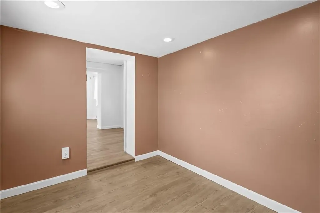 1692 Warwick Avenue Warwick RI 02889