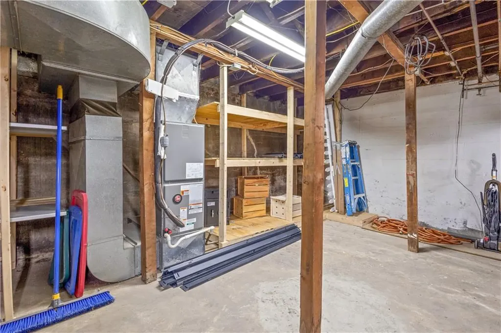 1692 Warwick Avenue Warwick RI 02889