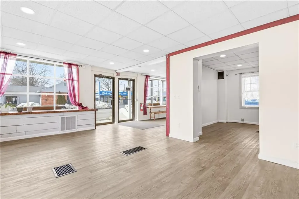 1692 Warwick Avenue Warwick RI 02889