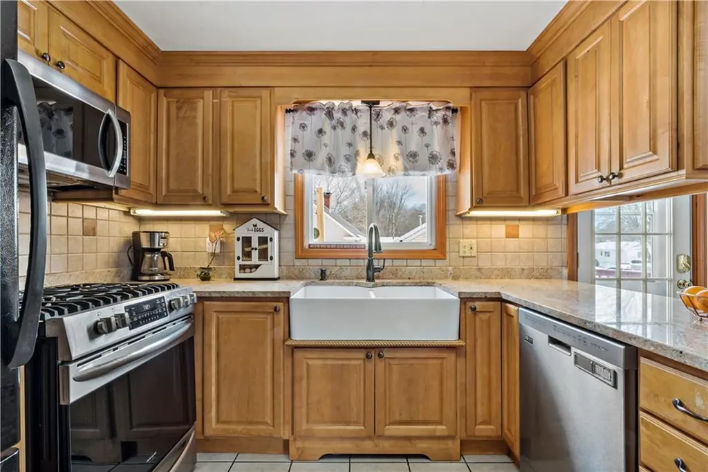 33 Detroit Avenue Warren RI 02885