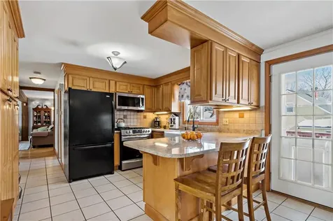 33 Detroit Avenue Warren RI 02885