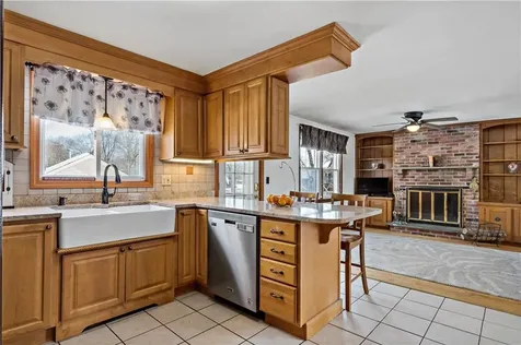 33 Detroit Avenue Warren RI 02885